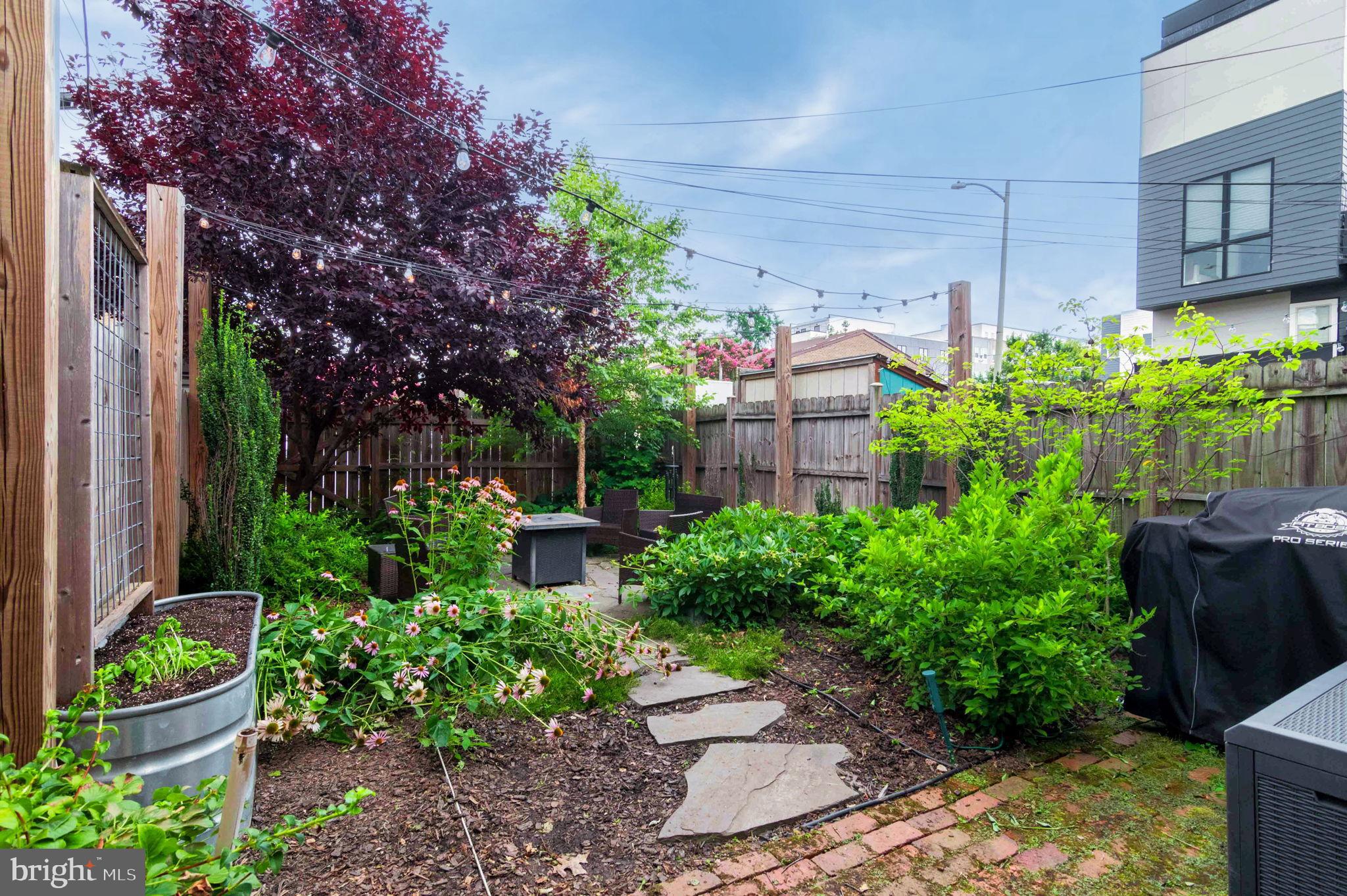 1526 GALES STREET NE