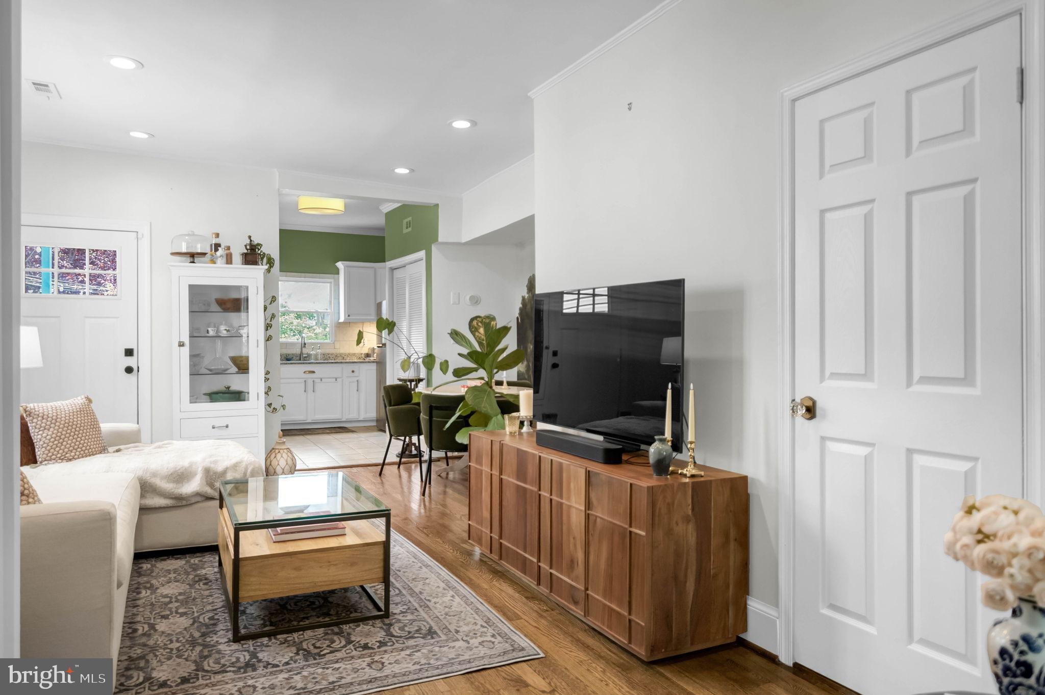 1526 GALES STREET NE