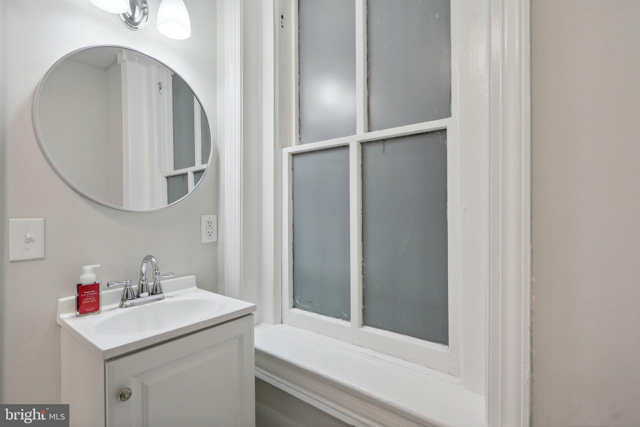 409 SOUTH CAROLINA AVENUE SE LOWER LEVEL