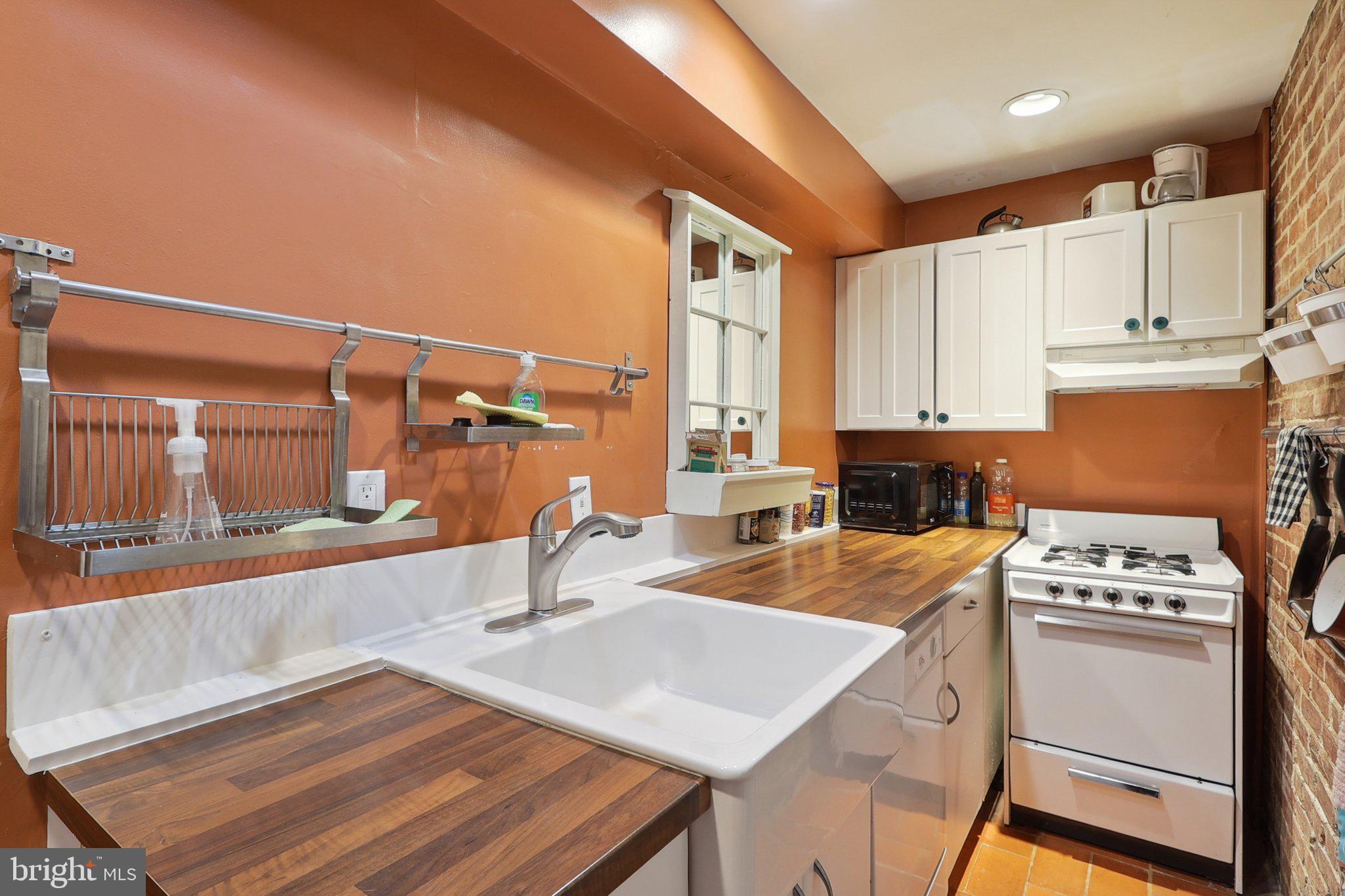 409 SOUTH CAROLINA AVENUE SE LOWER LEVEL