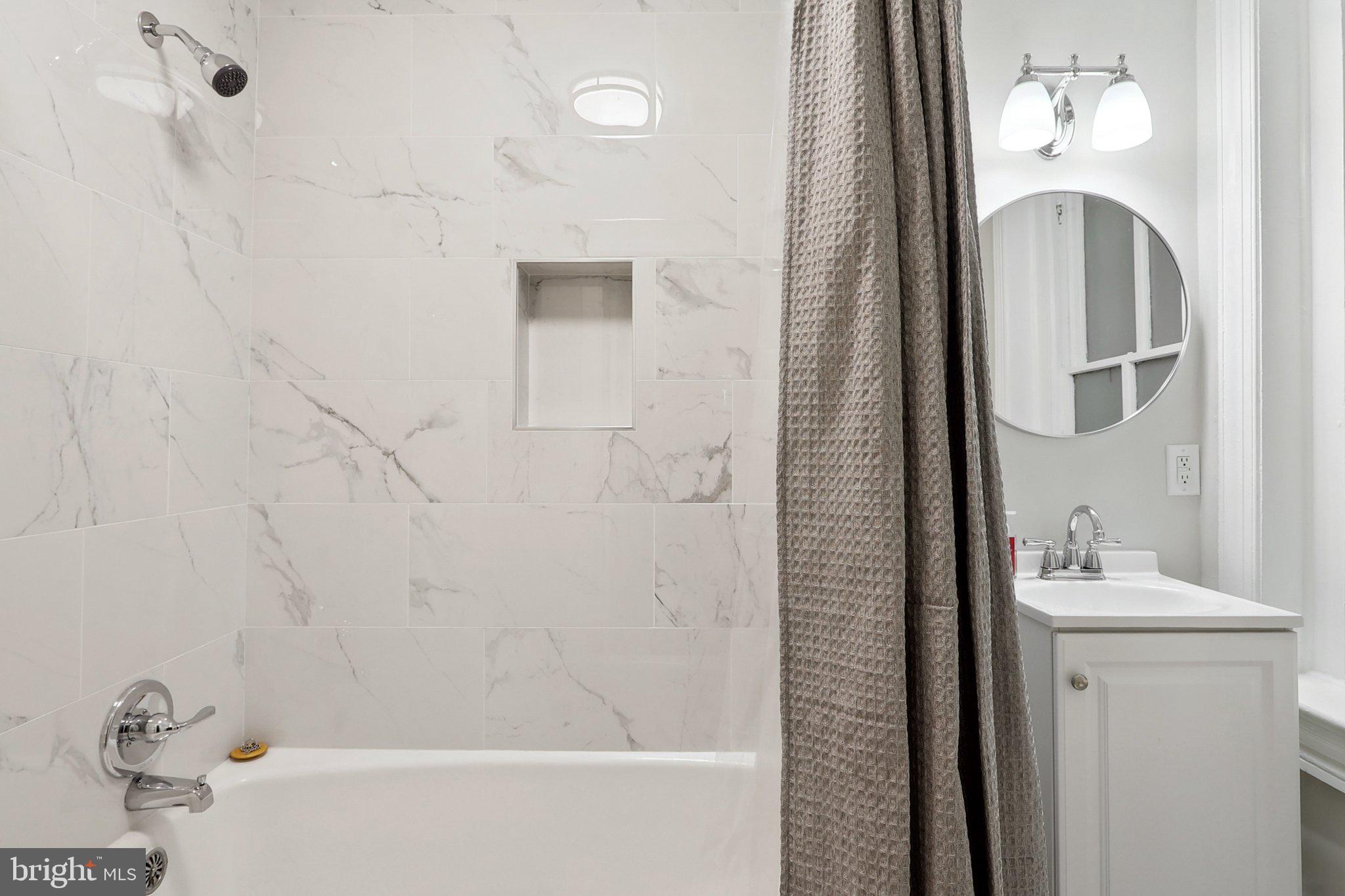 409 SOUTH CAROLINA AVENUE SE LOWER LEVEL