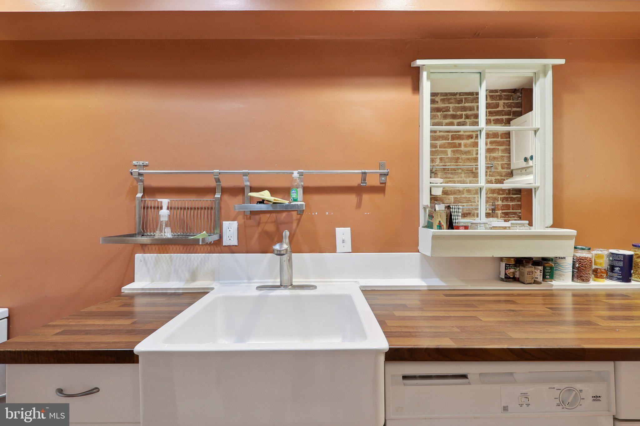 409 SOUTH CAROLINA AVENUE SE LOWER LEVEL