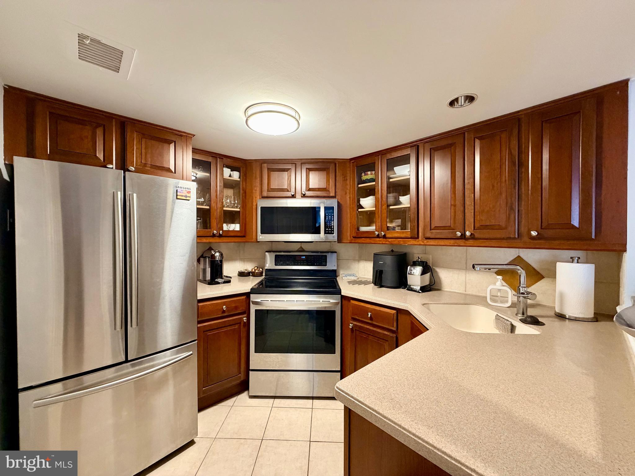 1080 WISCONSIN AVENUE NW 2004