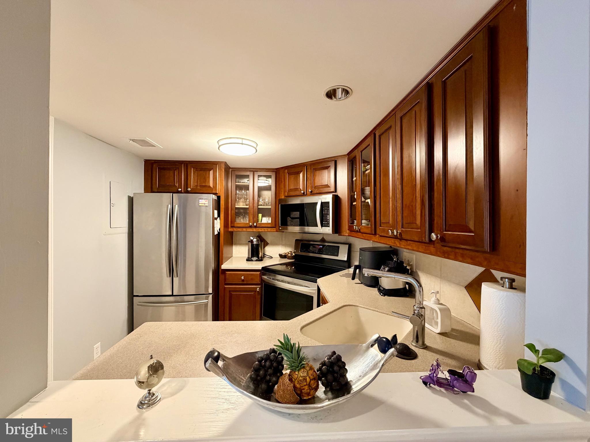 1080 WISCONSIN AVENUE NW 2004