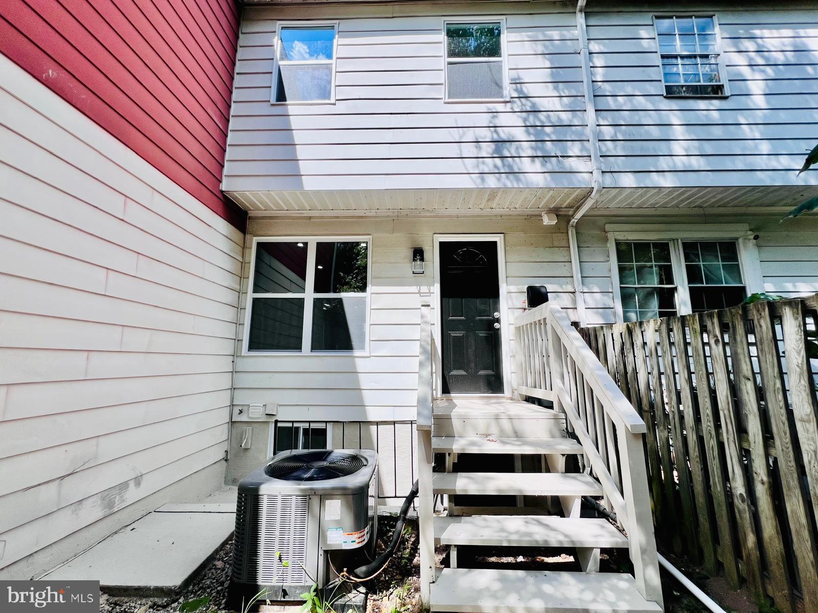 8214 Dunfield Ct