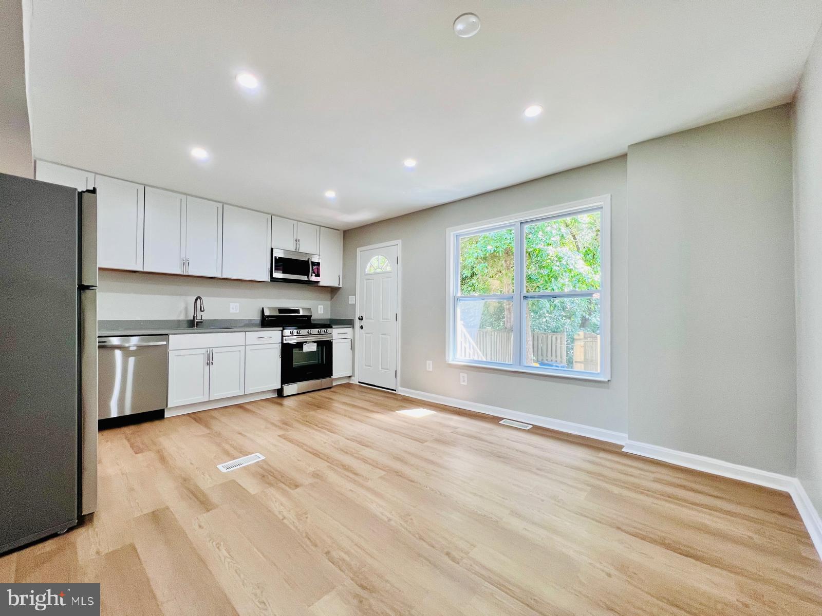 8214 Dunfield Ct