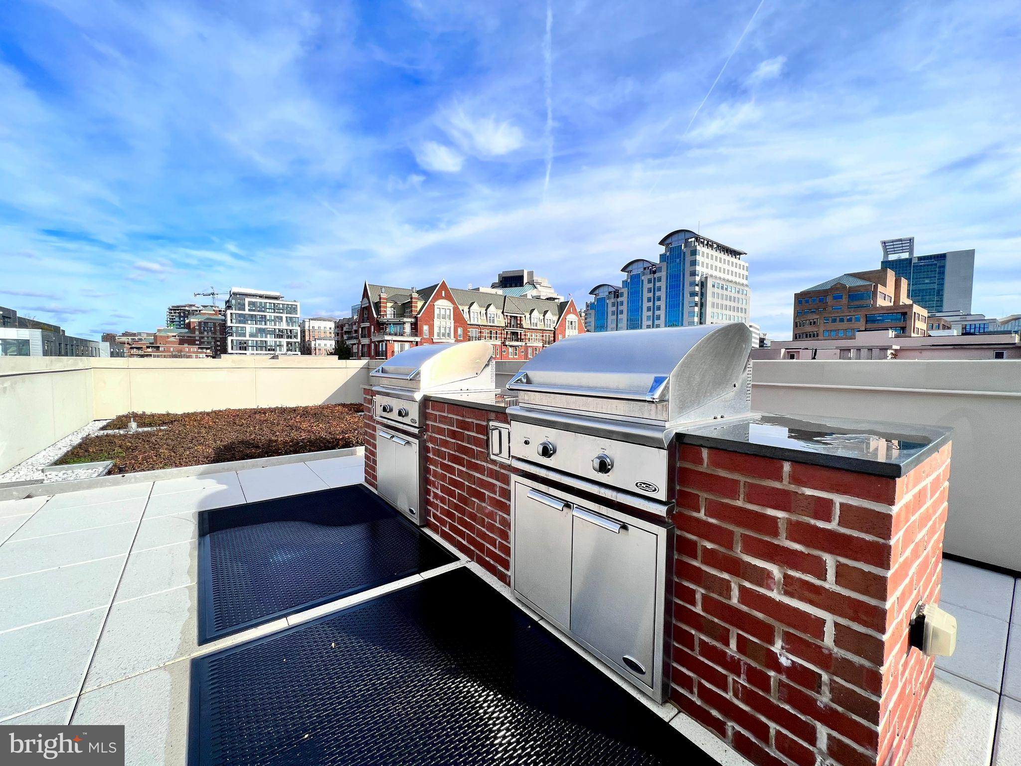 4915 Hampden Ln #307