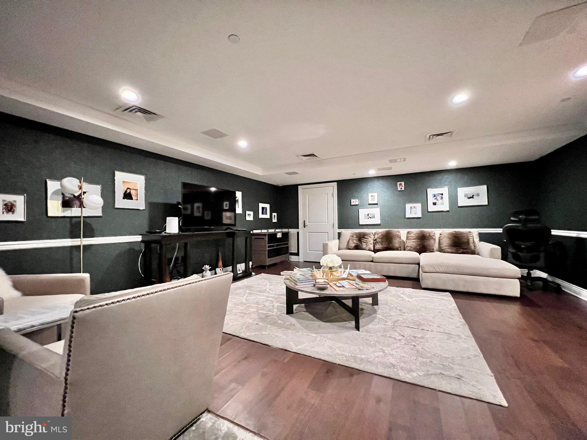 4915 Hampden Ln #307