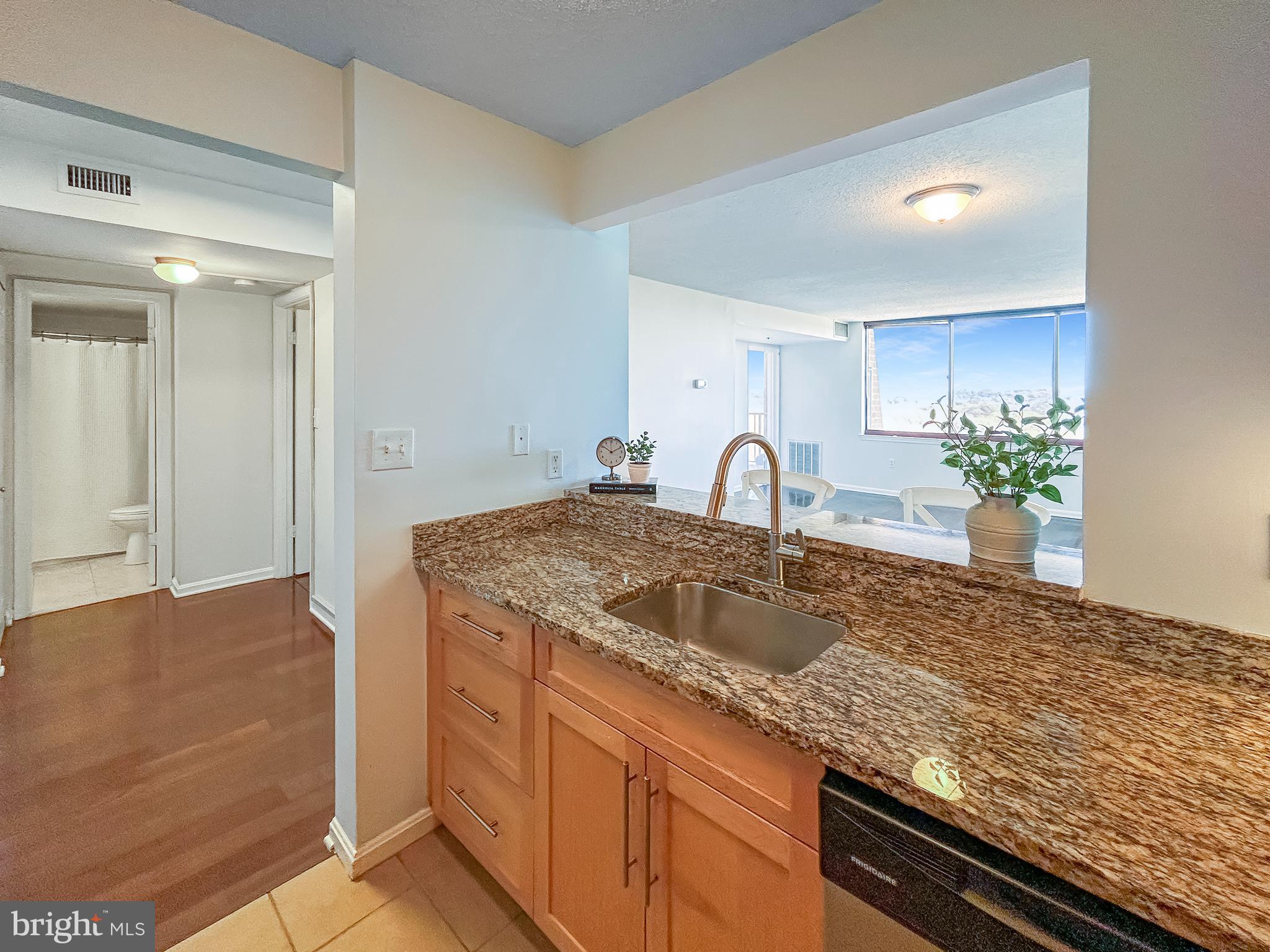 10101 GROSVENOR PL #2008