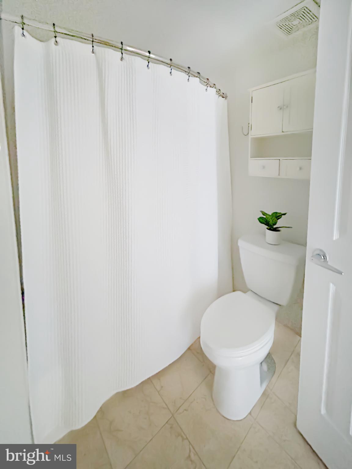 10101 GROSVENOR PL #2008