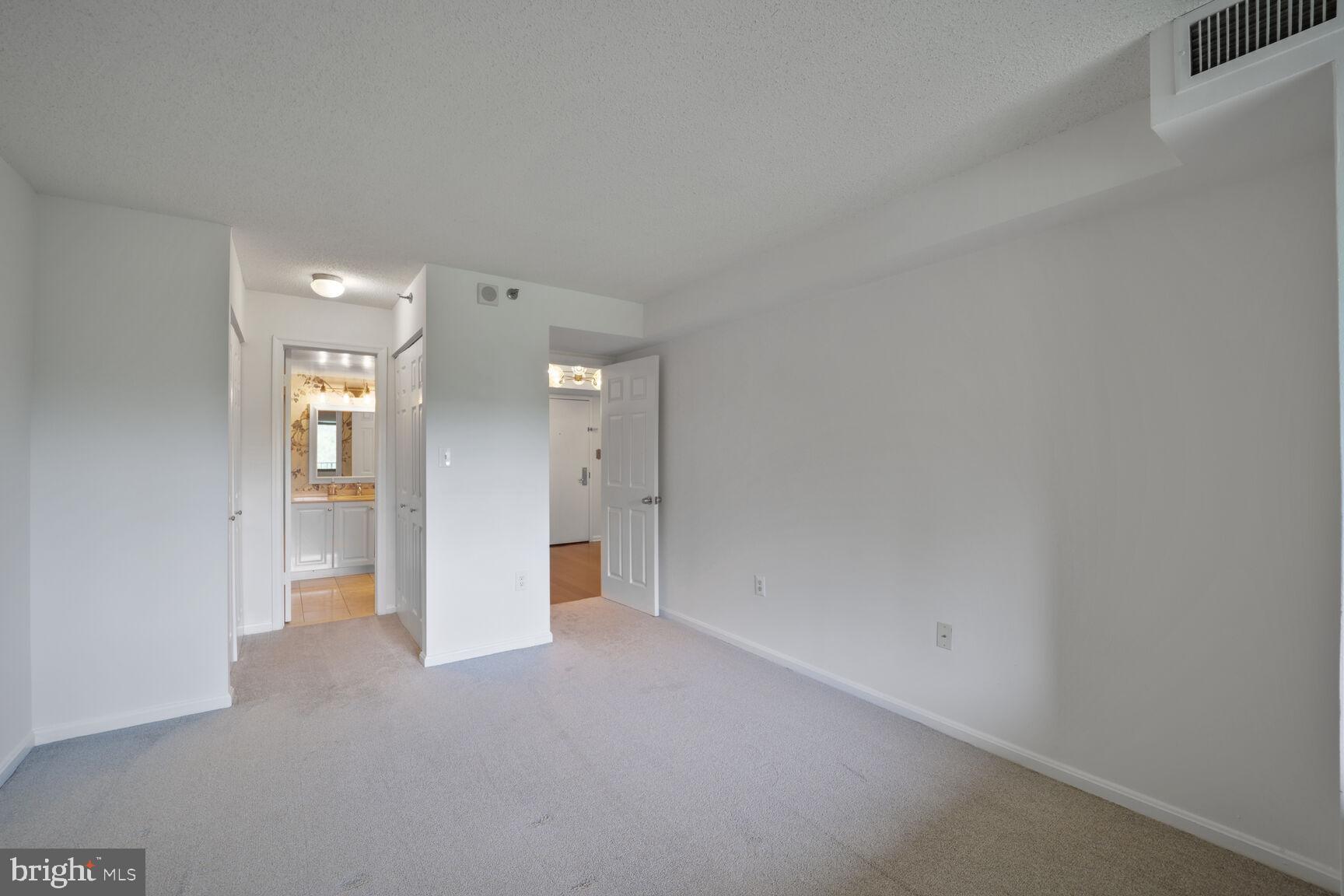 10101 Grosvenor #215