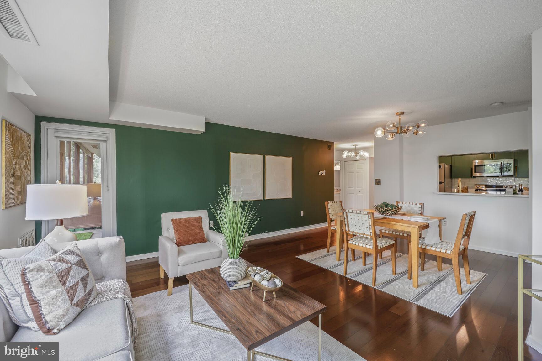 10101 Grosvenor #215
