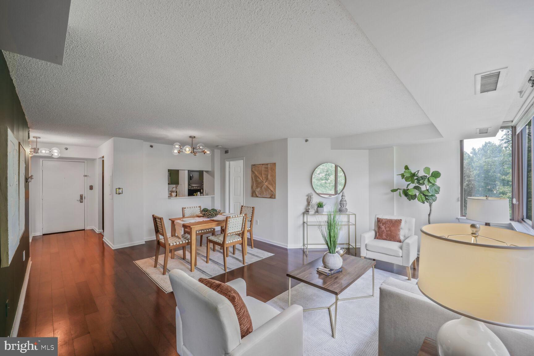 10101 Grosvenor #215