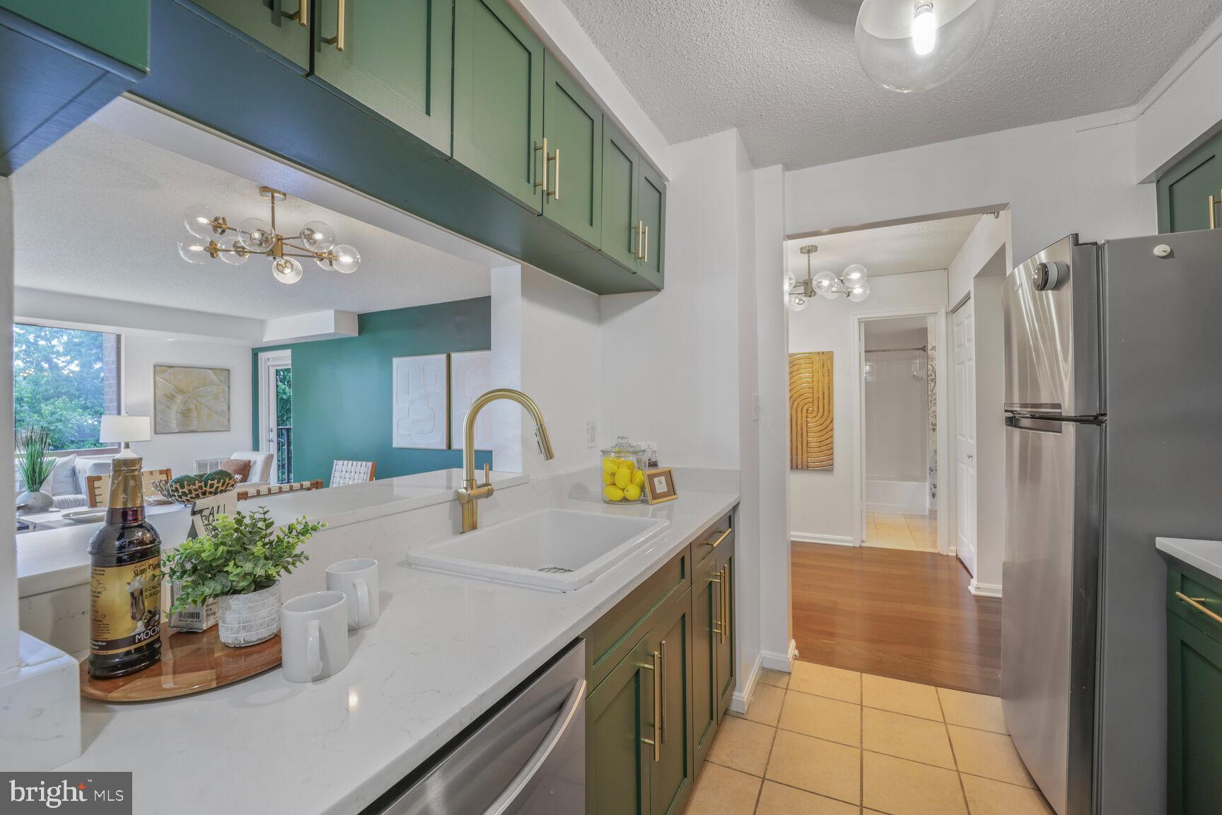 10101 Grosvenor #215