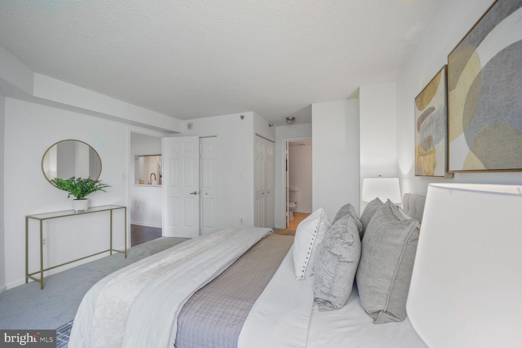10101 Grosvenor #215