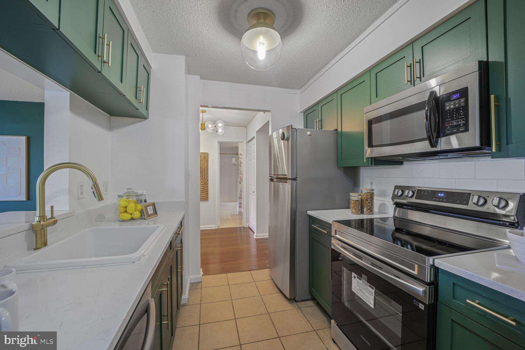 10101 Grosvenor #215
