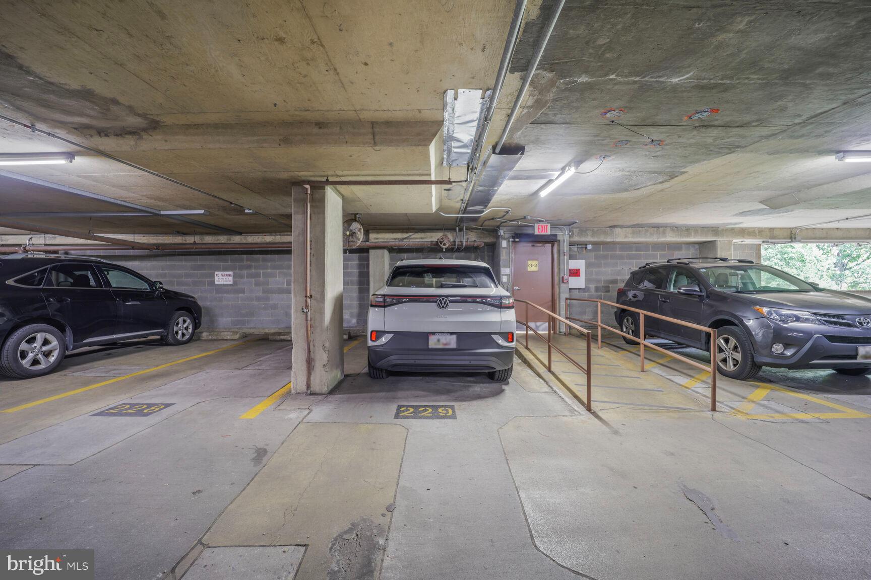 10101 Grosvenor #215