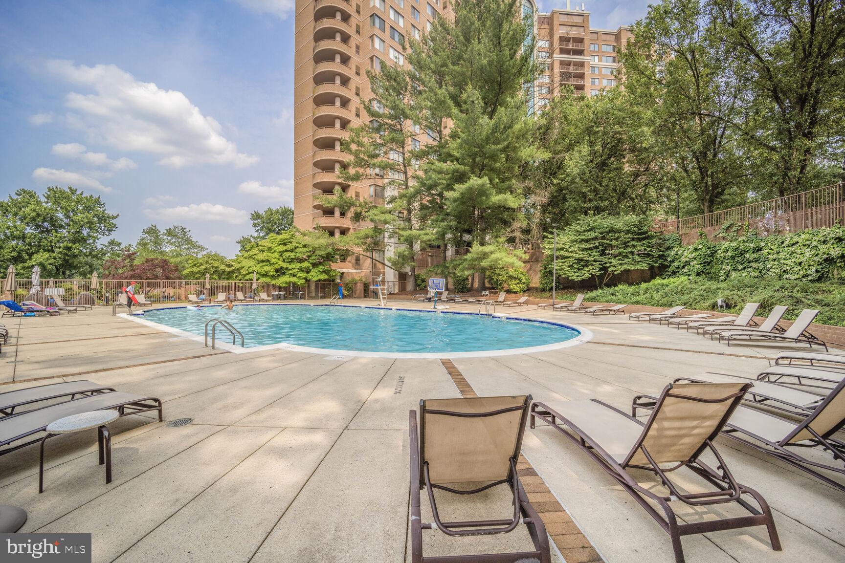 10101 Grosvenor #215