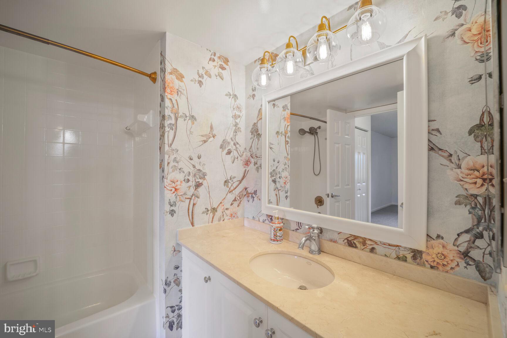 10101 Grosvenor #215