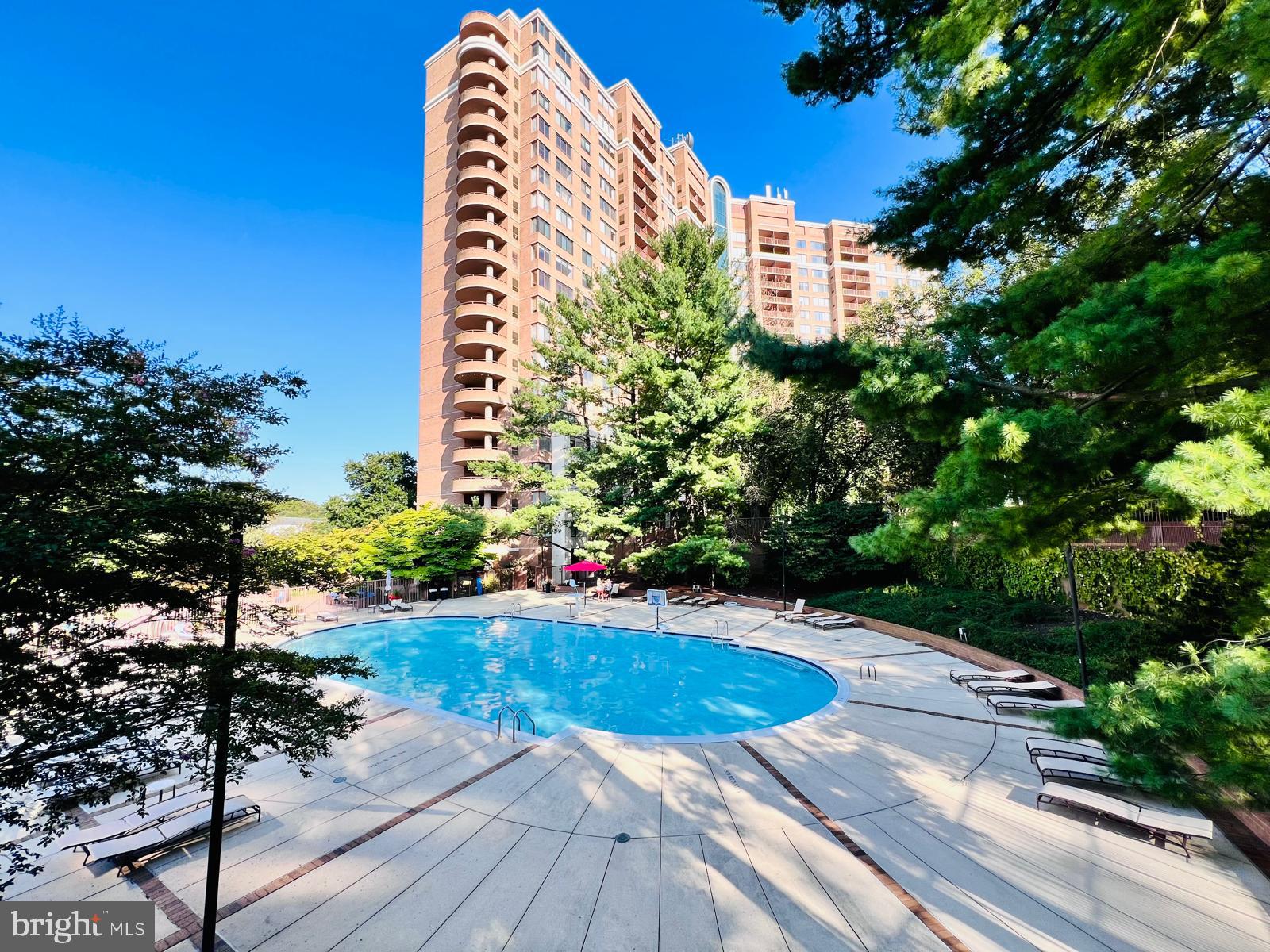 10101 Grosvenor #215