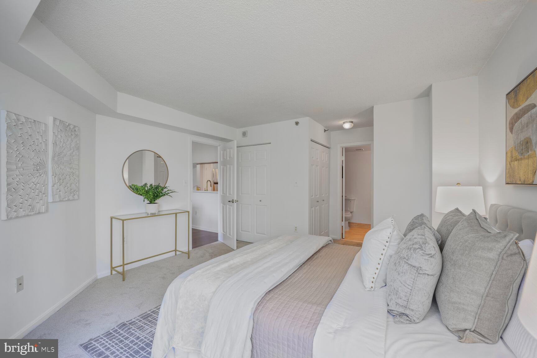 10101 Grosvenor #215