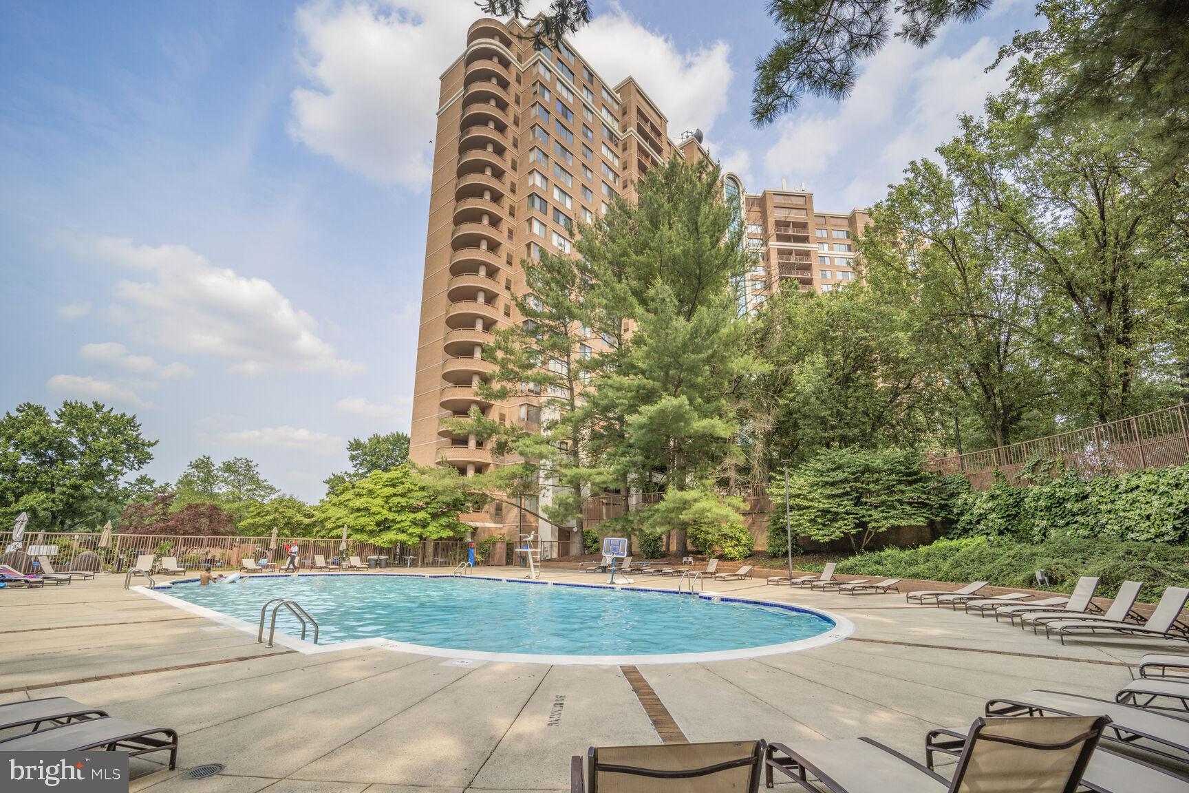 10101 GROSVENOR PLACE 2015