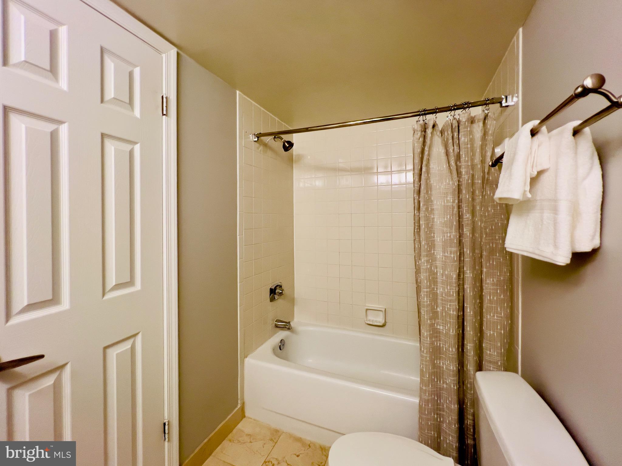 10101 GROSVENOR PLACE 2015