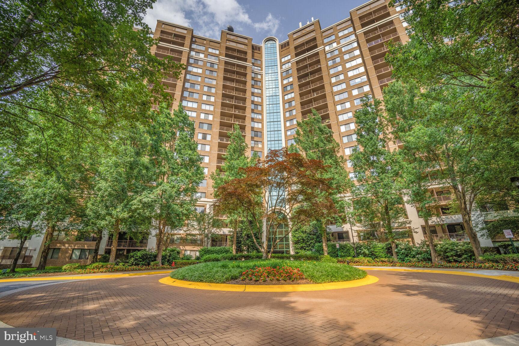 10101 GROSVENOR PLACE 2015