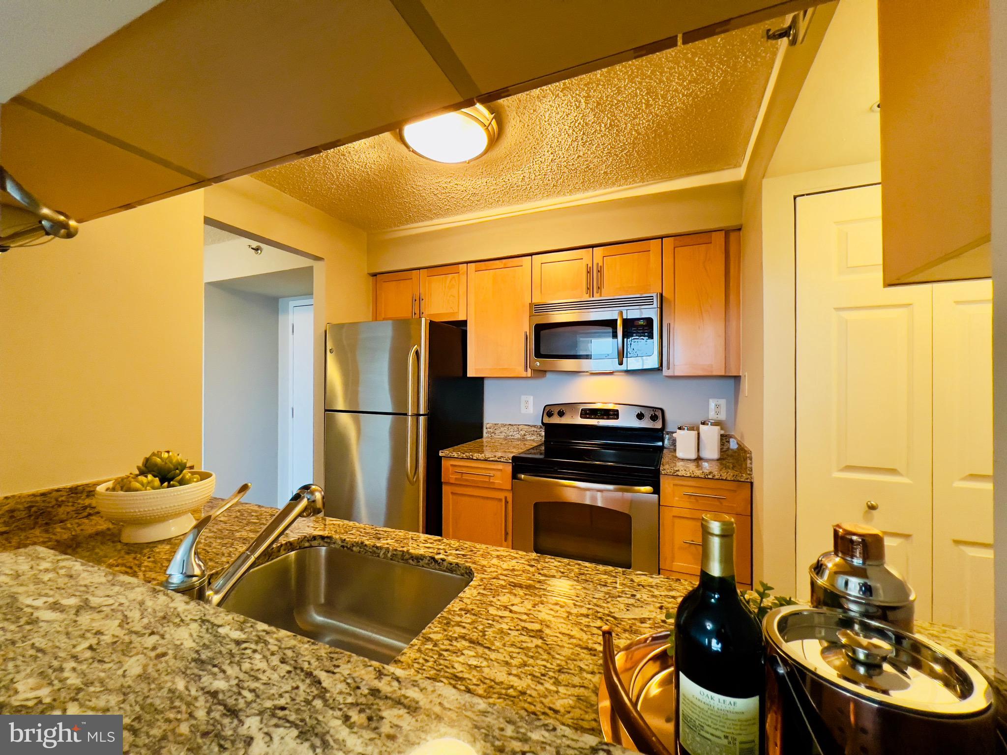 10101 GROSVENOR PLACE 2015