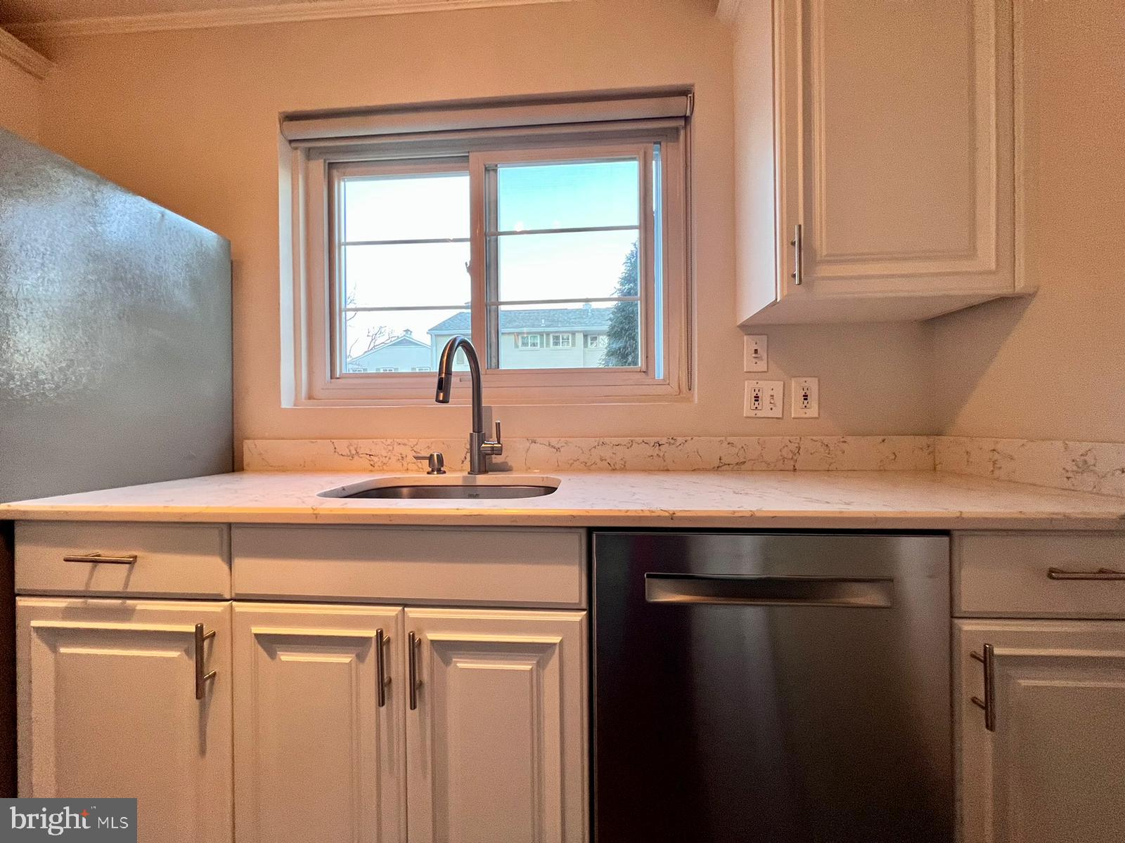 5332 POOKS HILL ROAD 304