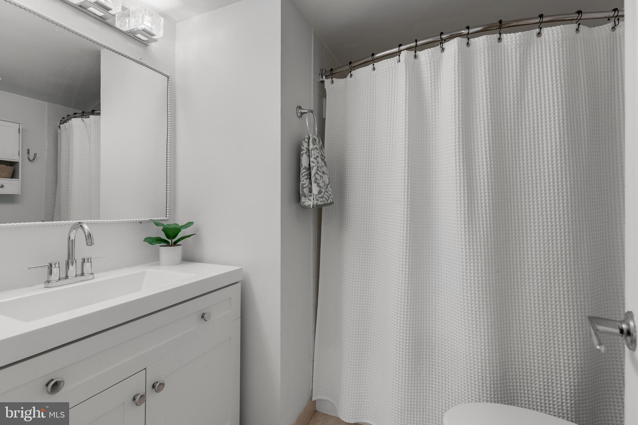 10101 GROSVENOR PLACE 2008