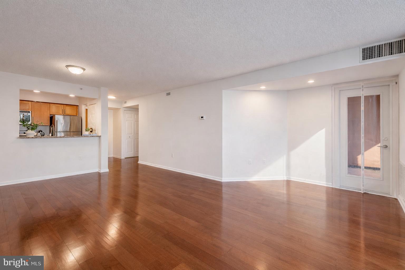 10101 GROSVENOR PLACE 2008