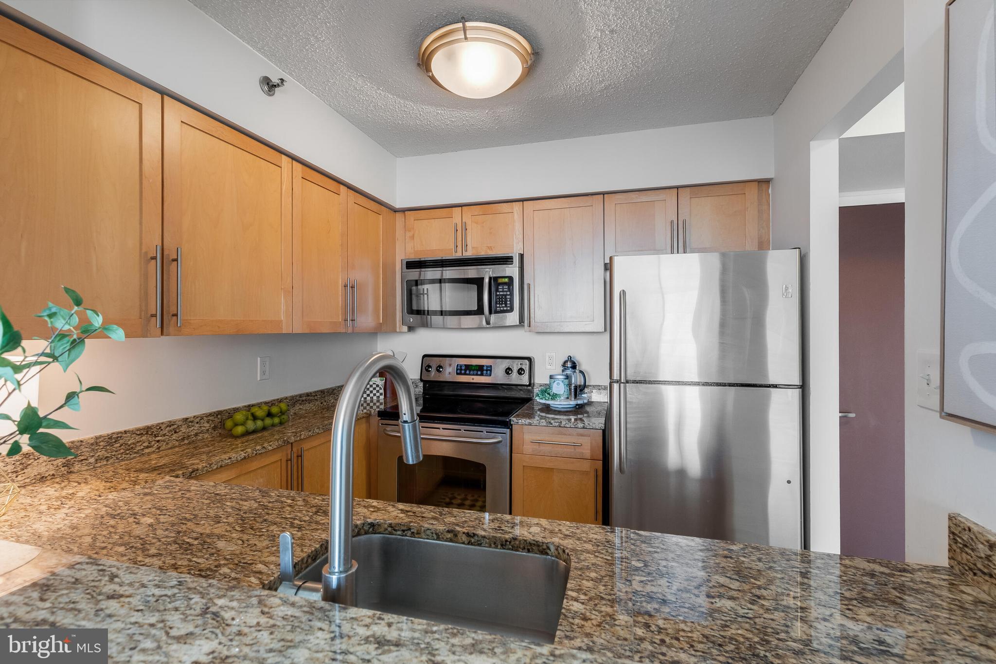 10101 GROSVENOR PLACE 2008