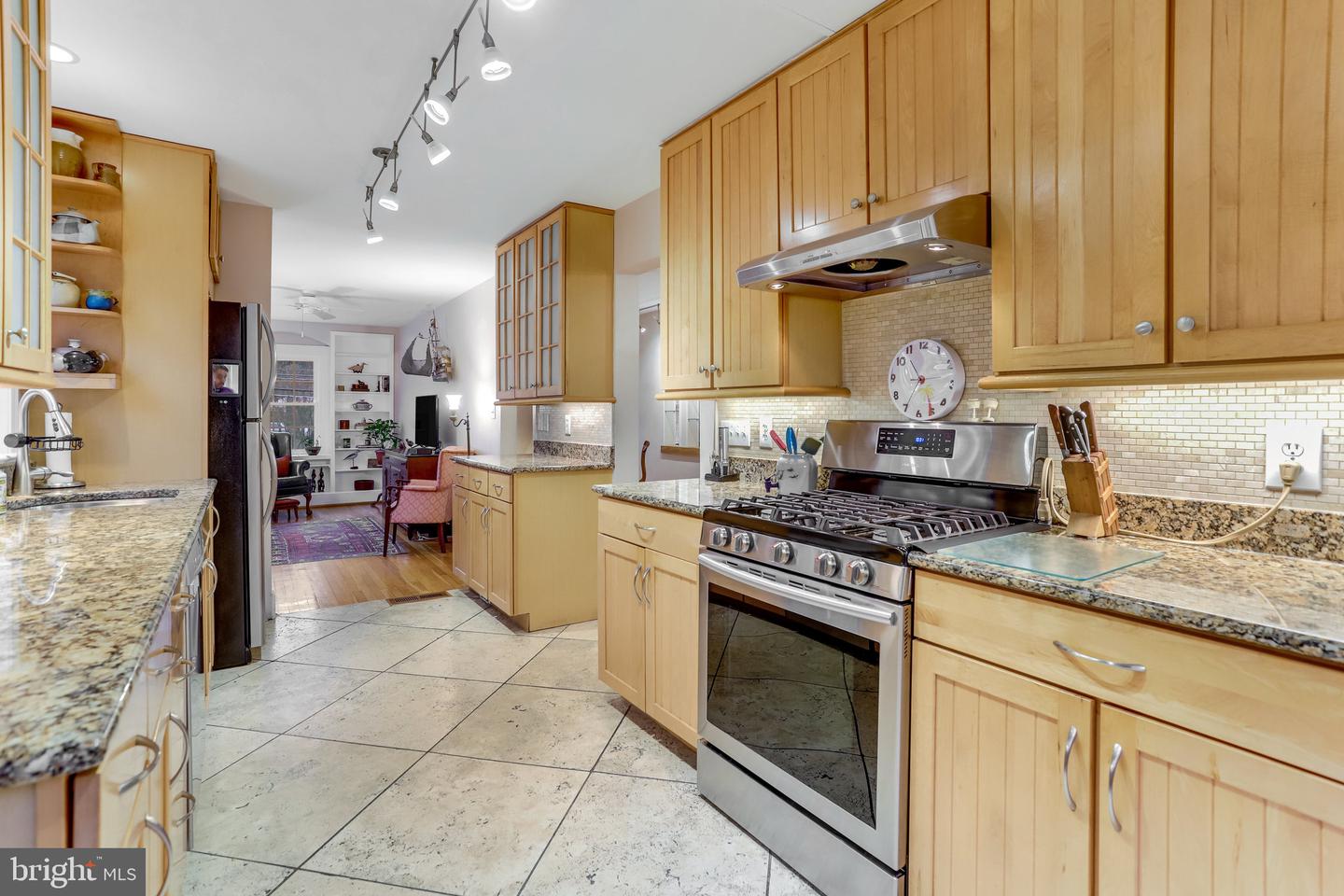 2546 Military Rd