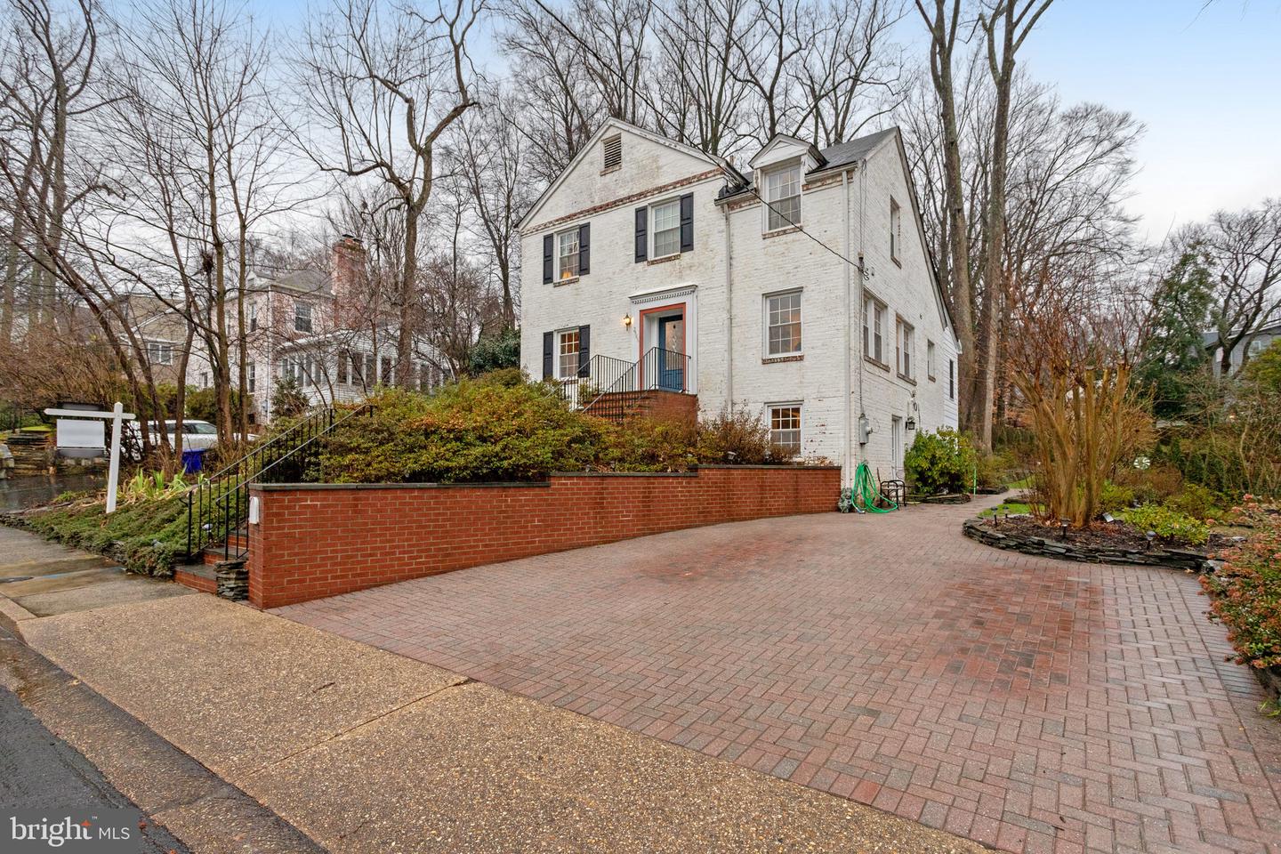 2546 Military Rd