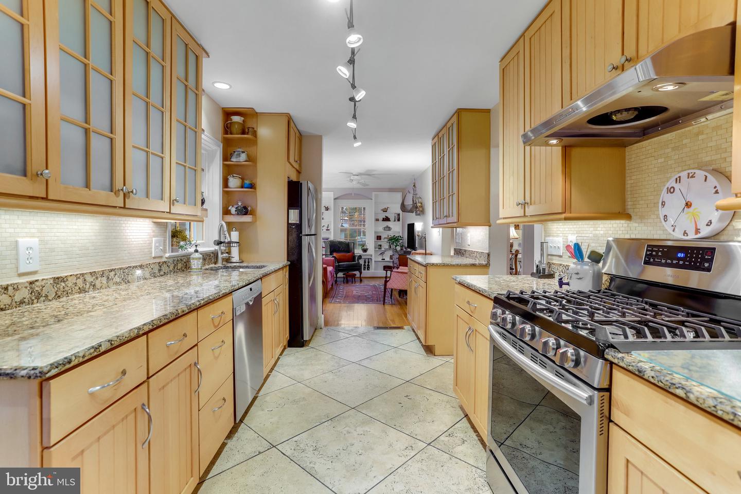 2546 Military Rd