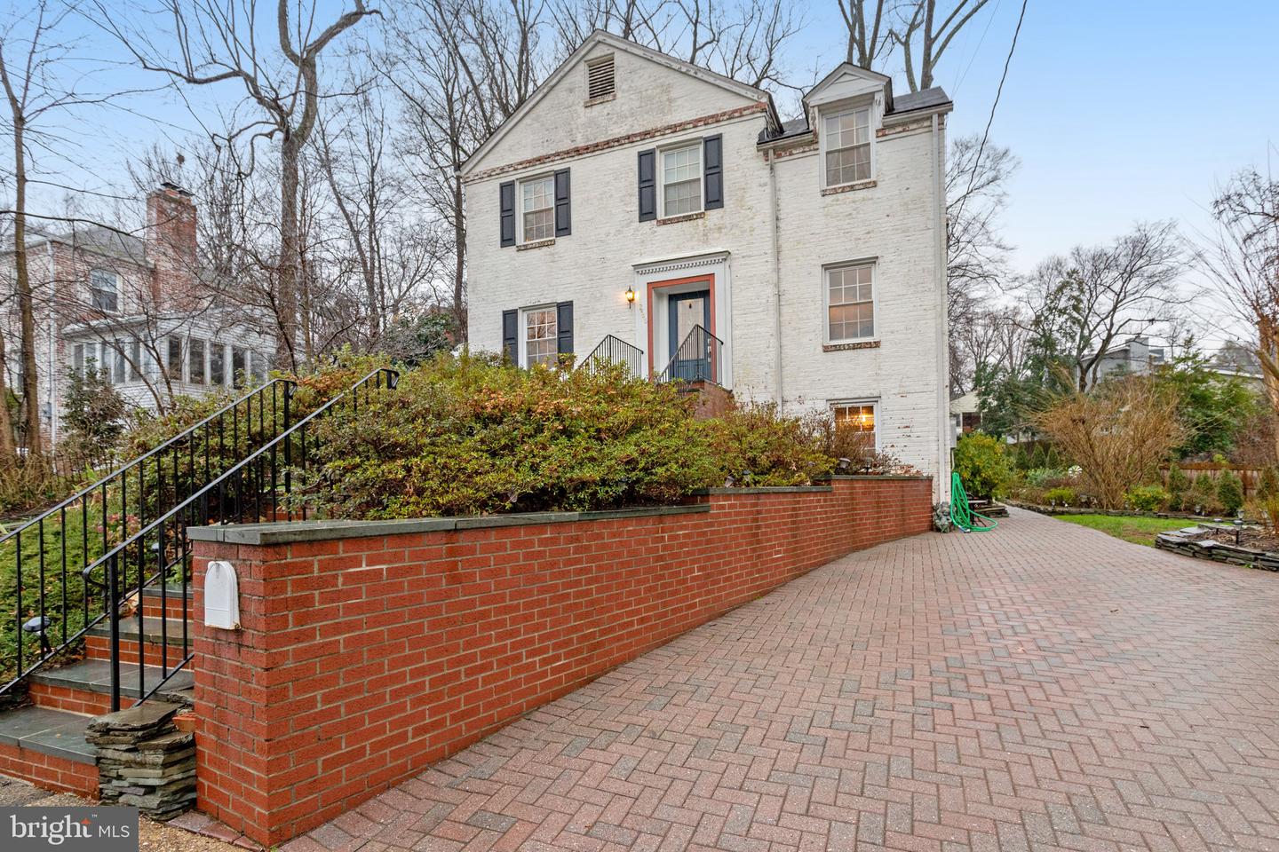 2546 Military Rd