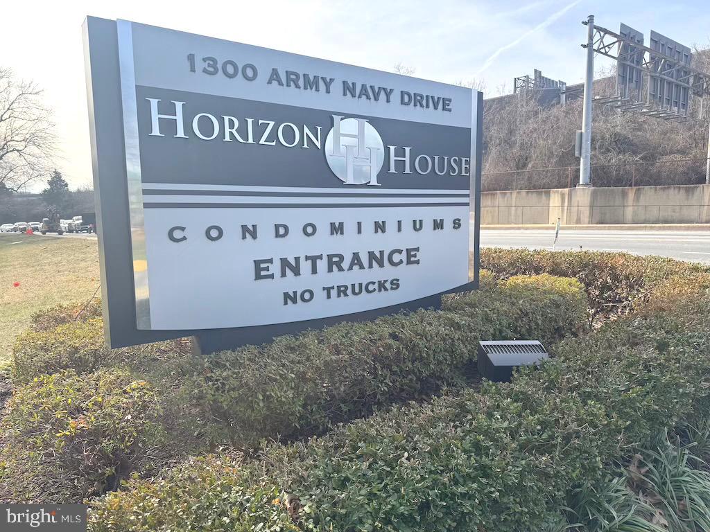 1300 ARMY NAVY DR #427