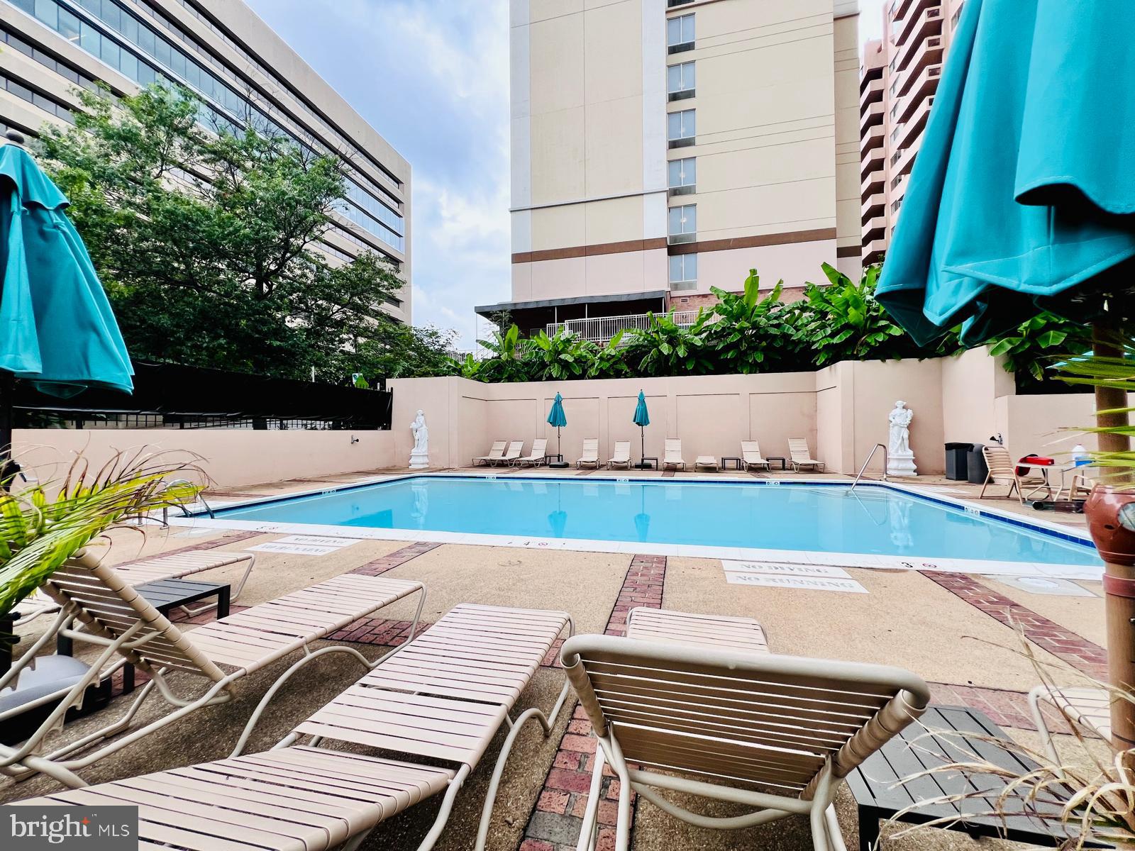 1301 N COURTHOUSE RD #1107