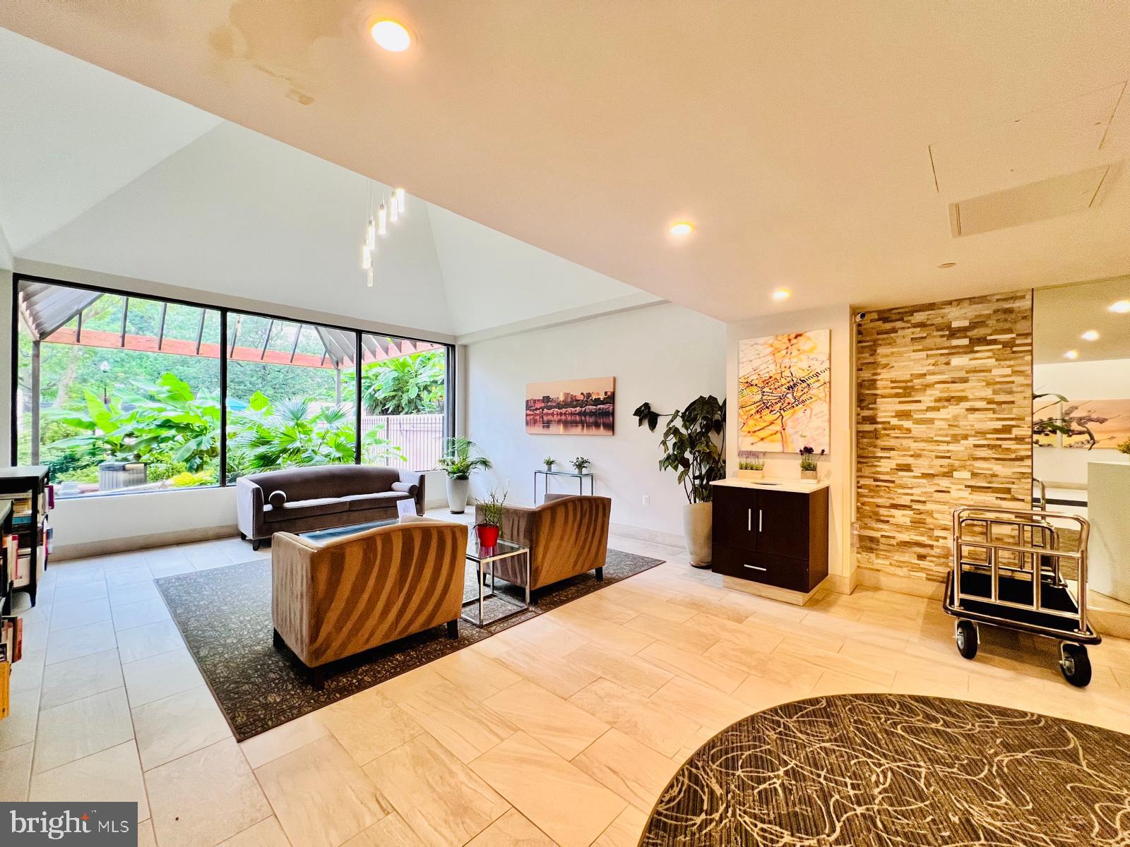 1301 N COURTHOUSE RD #1107