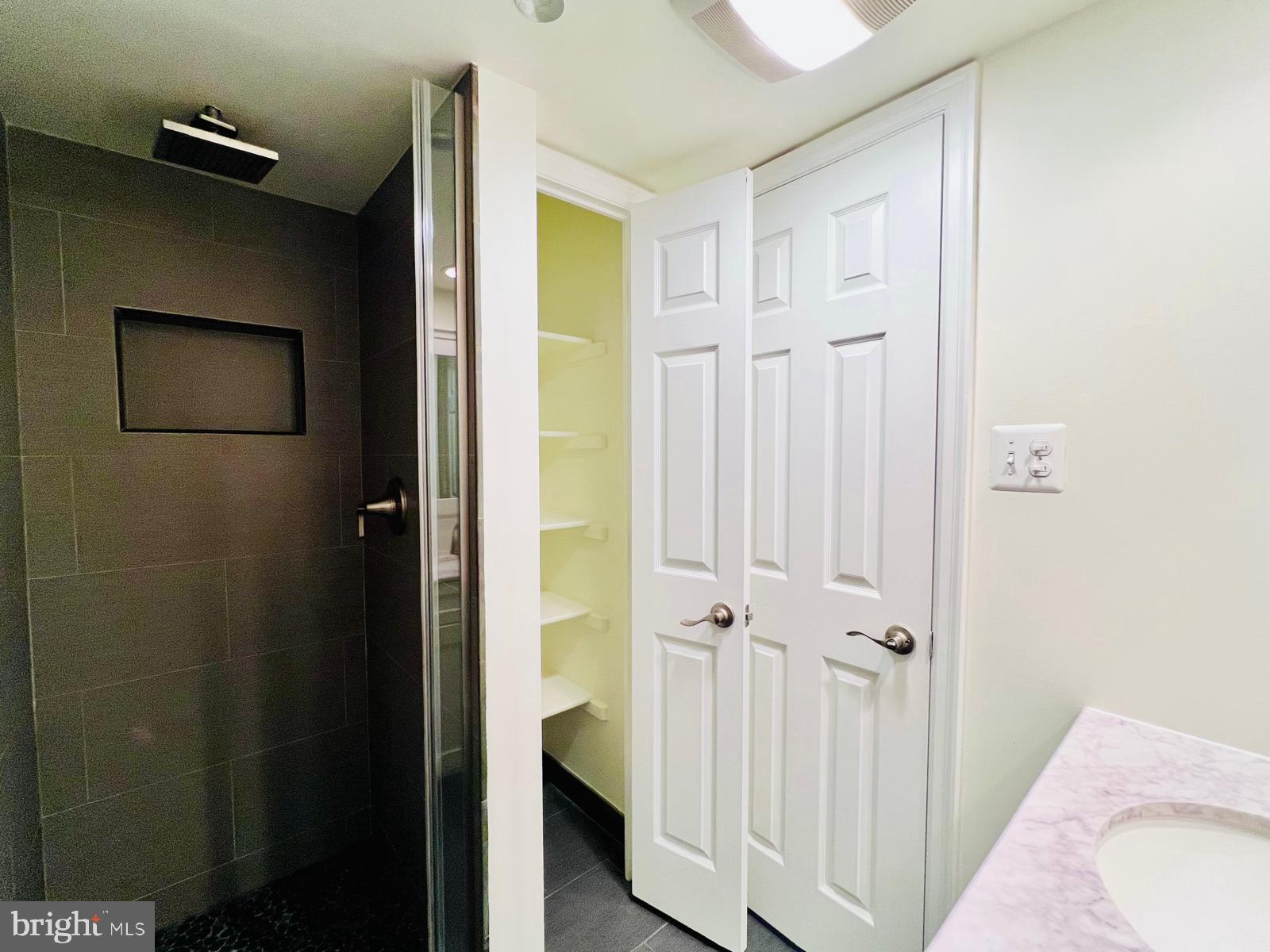 1301 N COURTHOUSE RD #1107