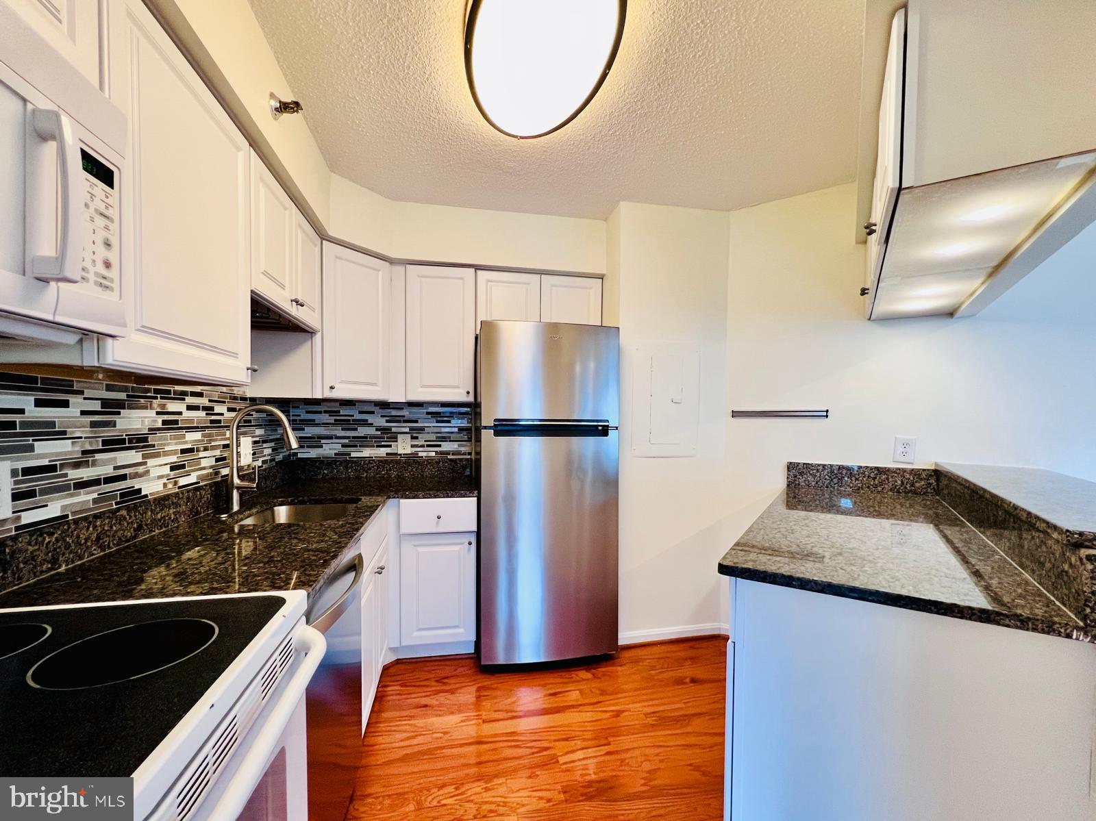 1301 N COURTHOUSE RD #1107