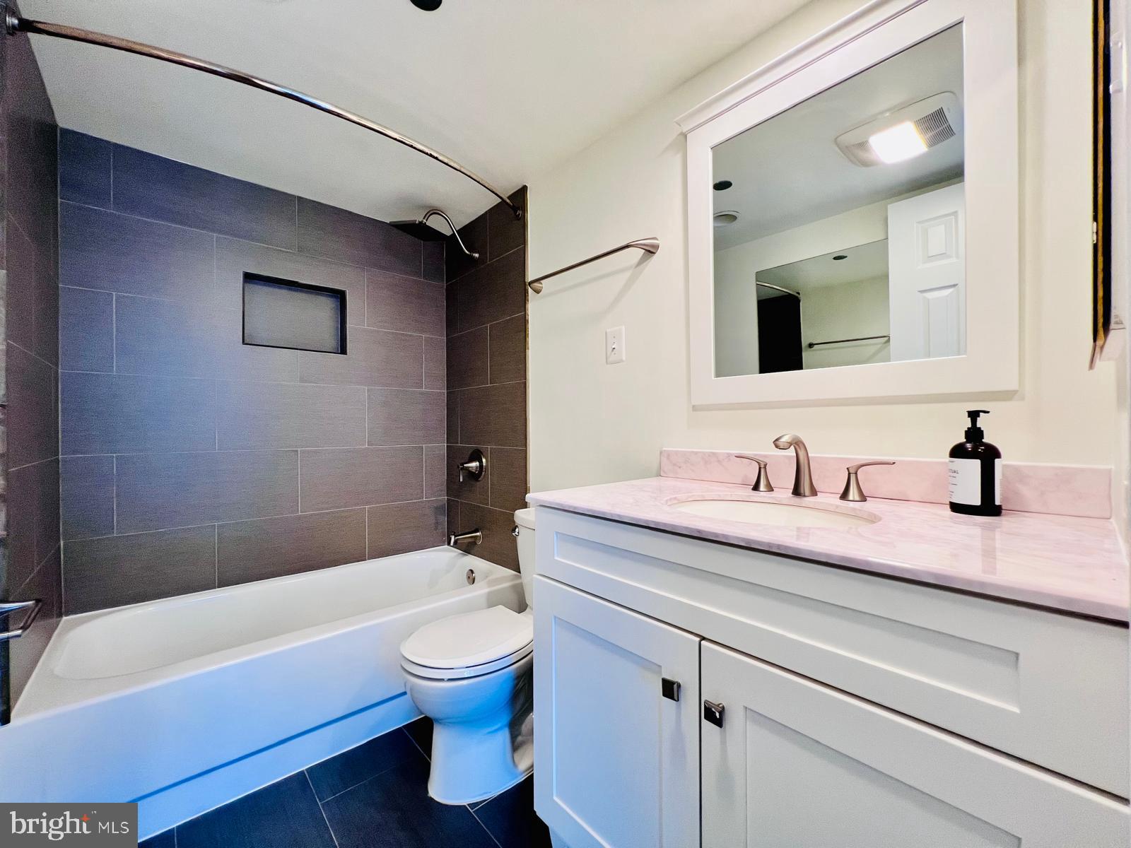 1301 N COURTHOUSE RD #1107