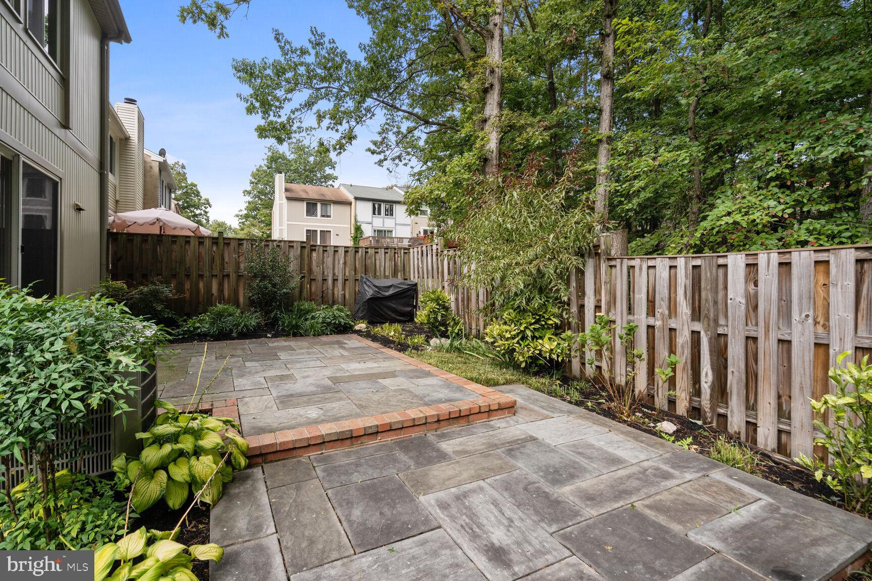 6061 Hollow Knoll Ct