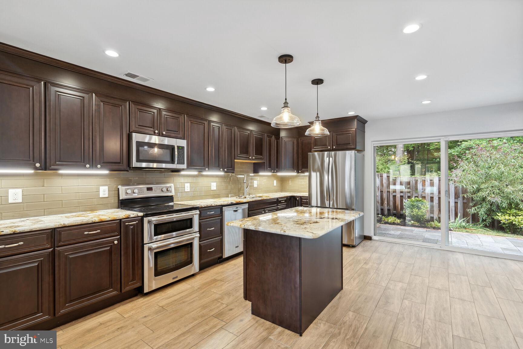 6061 Hollow Knoll Ct