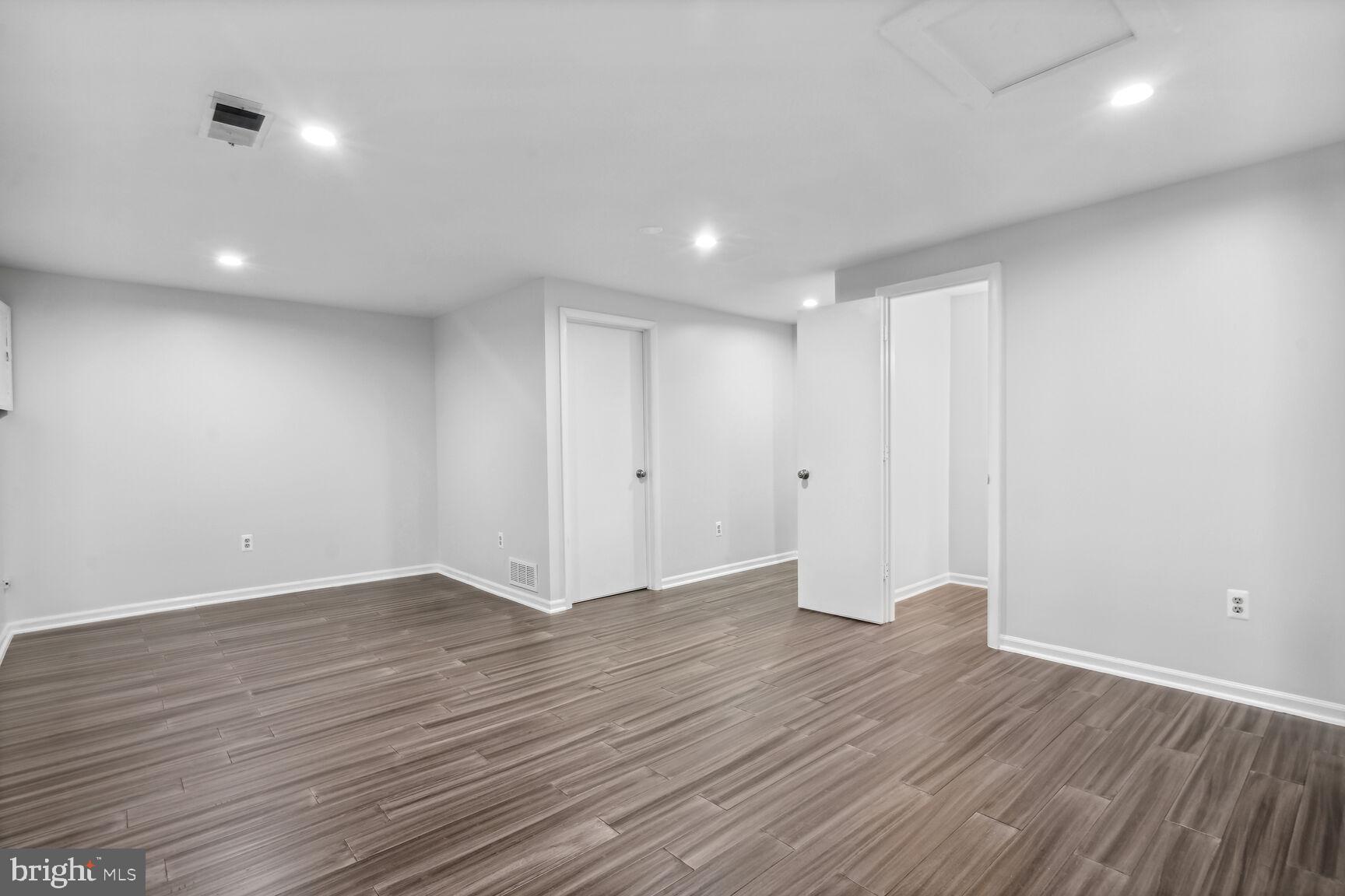 6061 Hollow Knoll Ct
