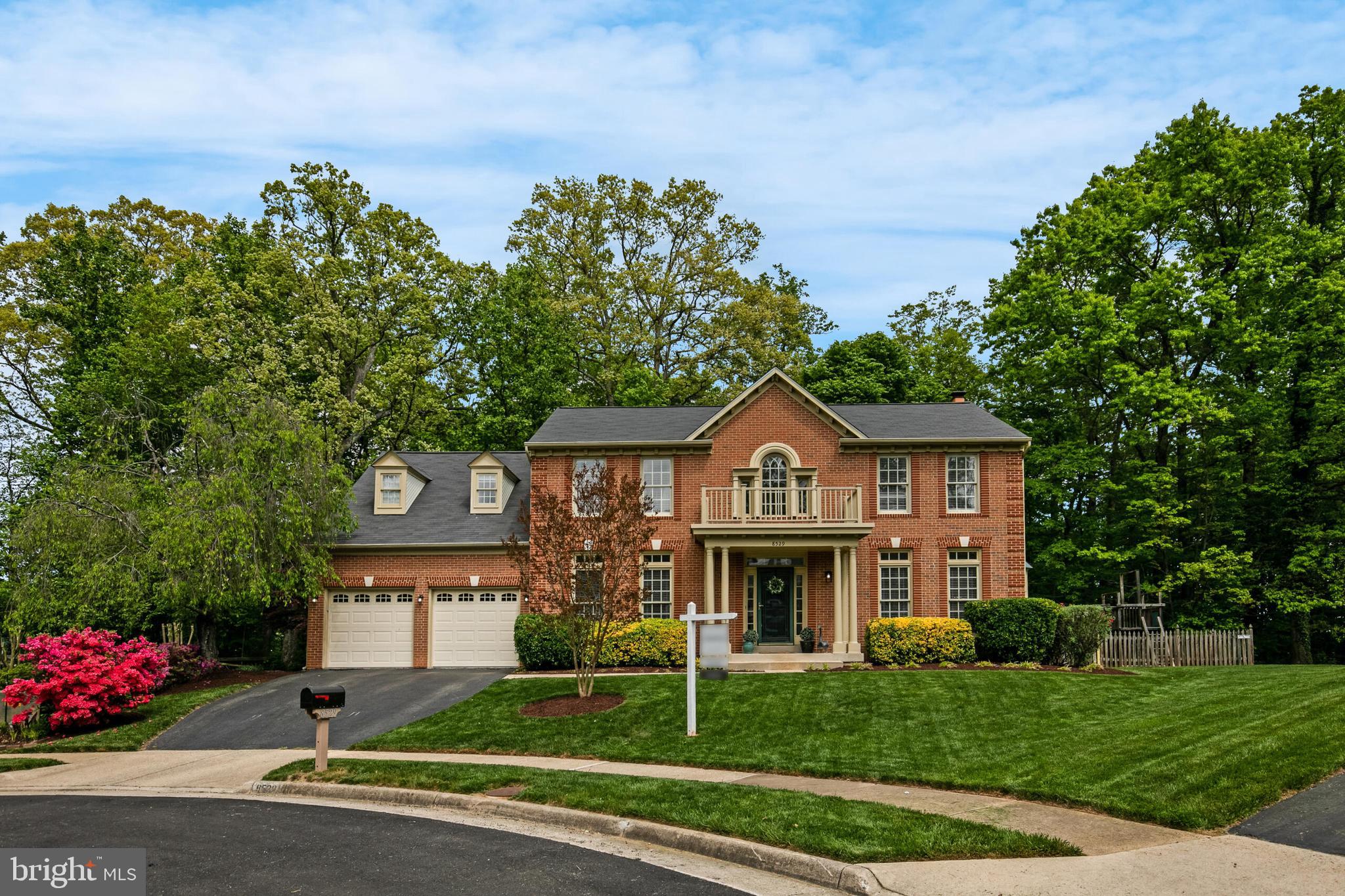 8529 Oak Pointe Way