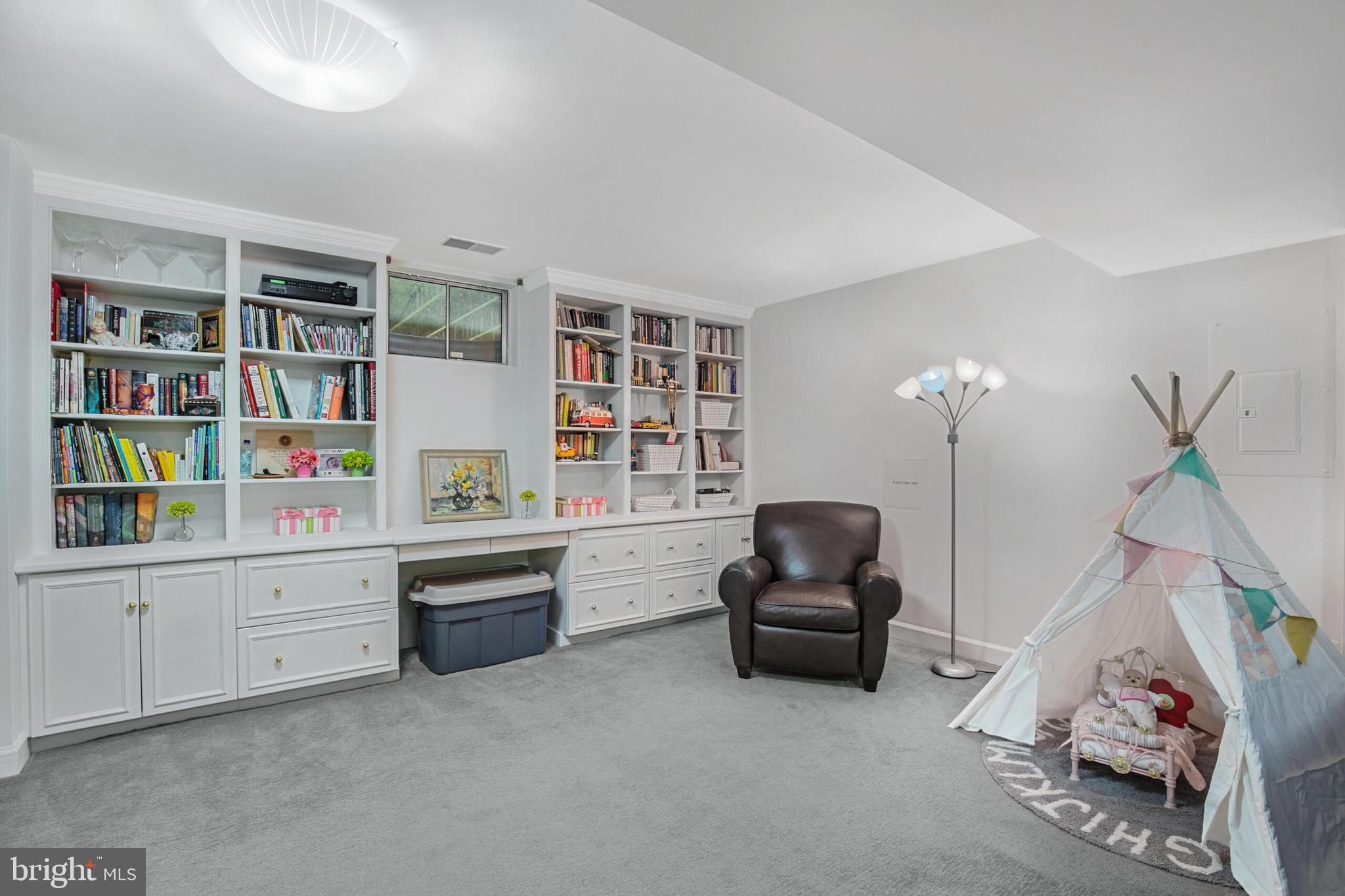 8529 Oak Pointe Way