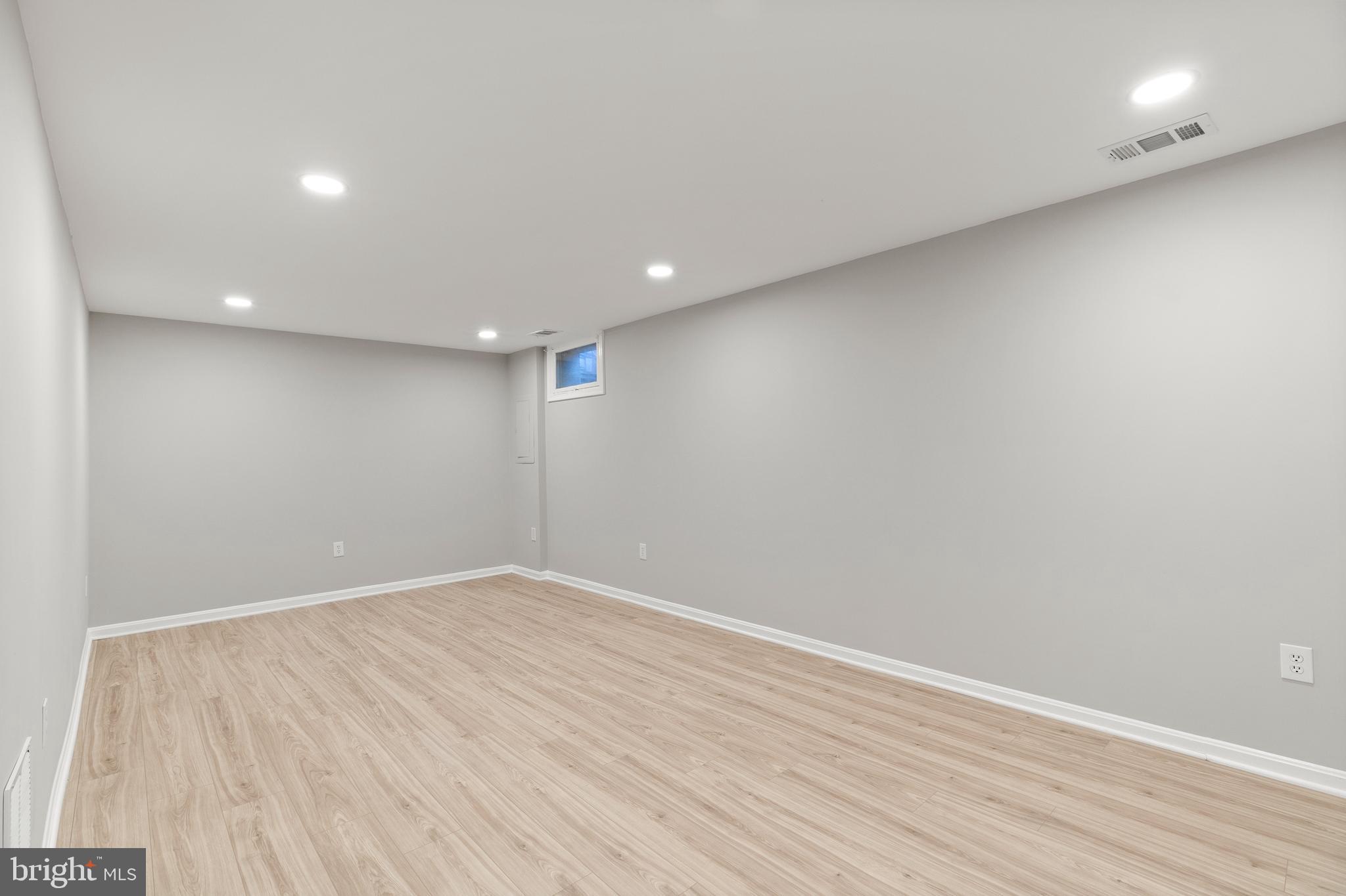 8074 Whitlers Creek