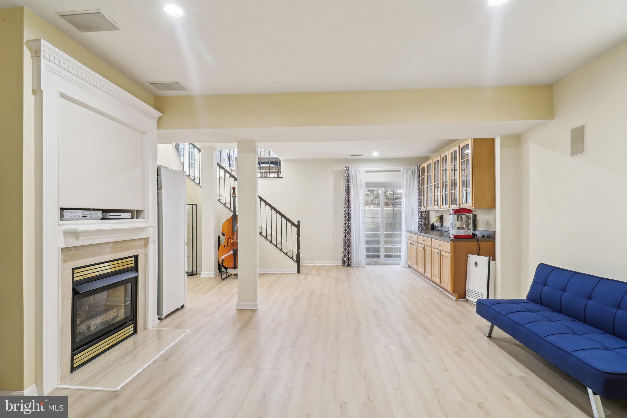 3828 Highland Oaks Dr